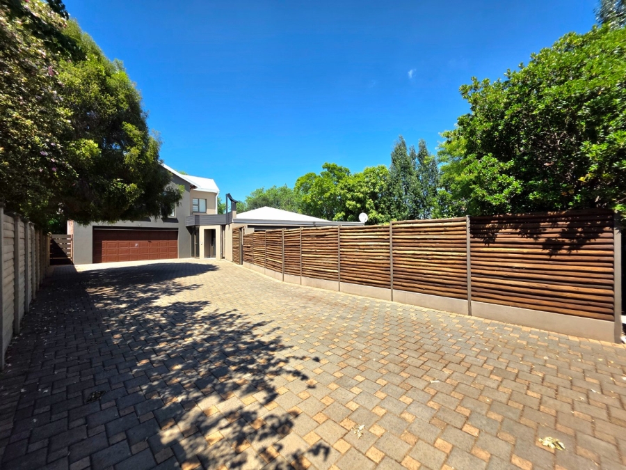 5 Bedroom Property for Sale in Langenhovenpark Free State